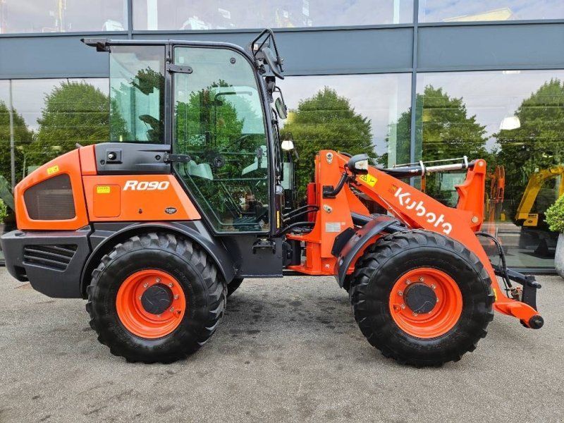 Kubota R 090
