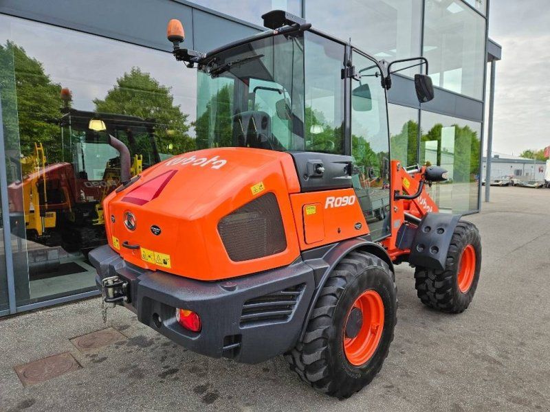Kubota R 090