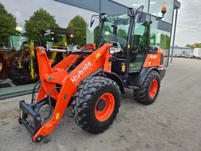 Kubota R 090