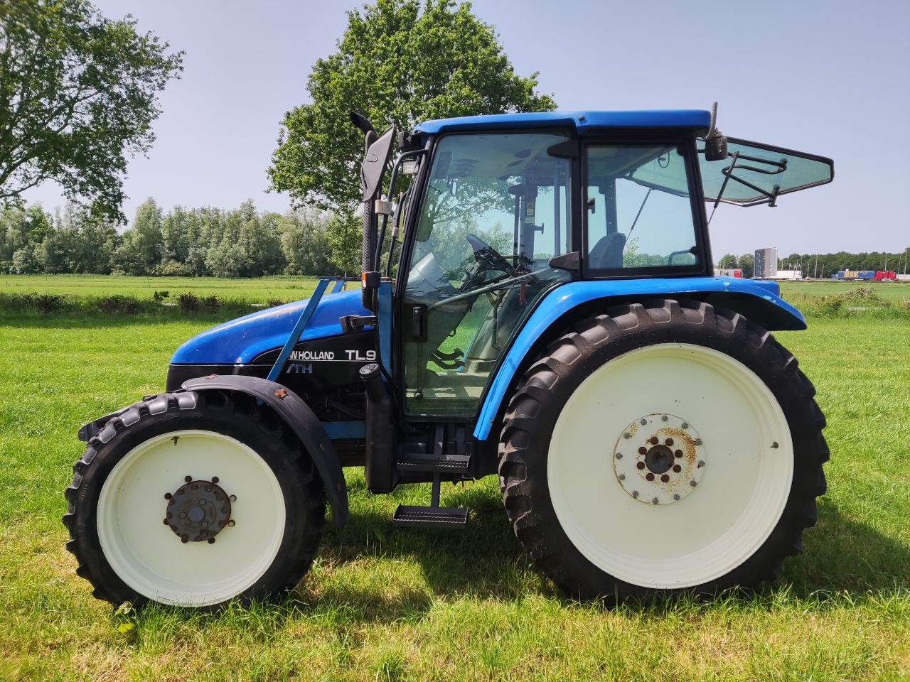 NEW HOLLAND tractor (type TL90, 90 pk, 5.768 uur, 4WD,)
