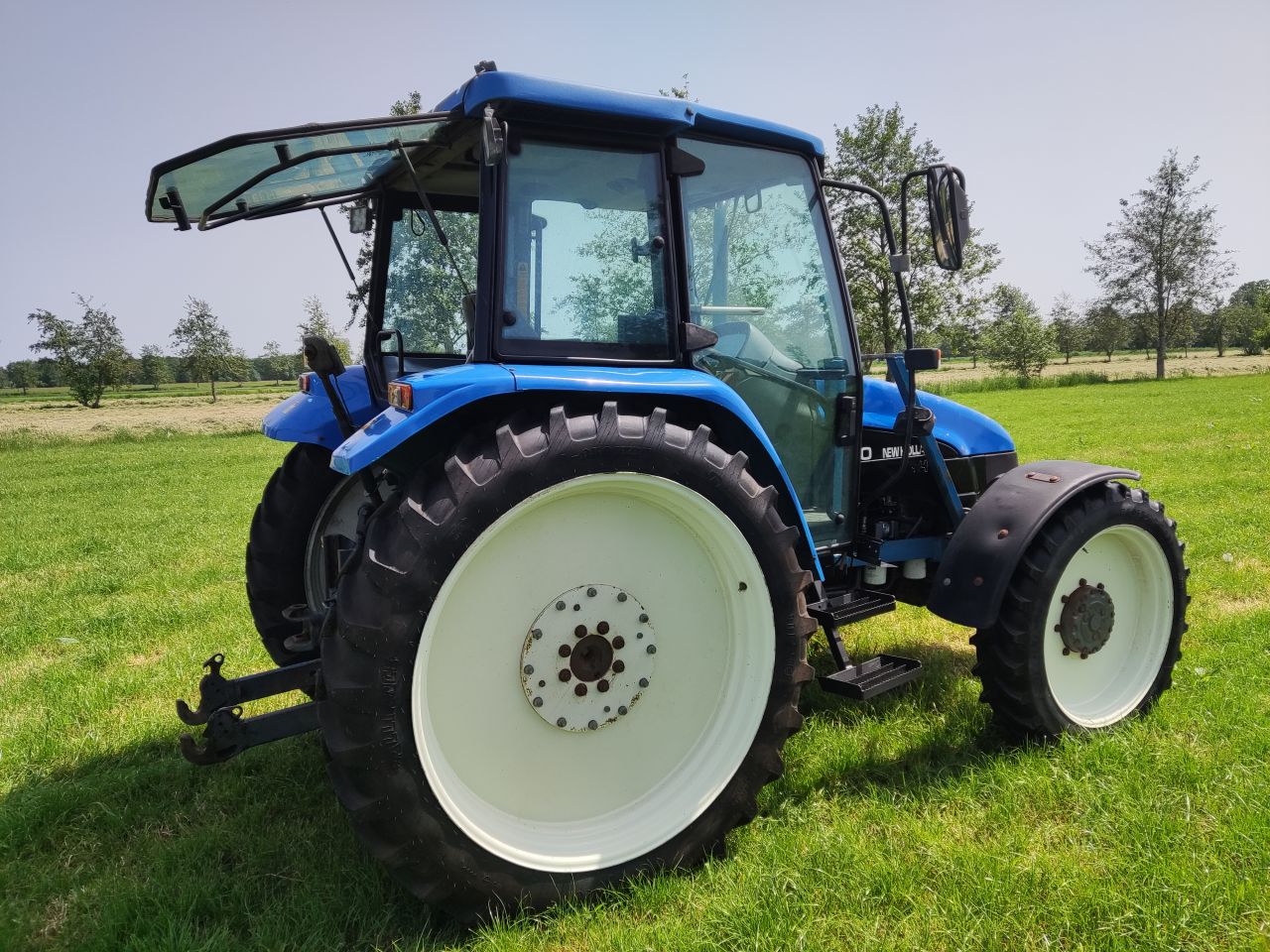 NEW HOLLAND tractor (type TL90, 90 pk, 5.768 uur, 4WD,)