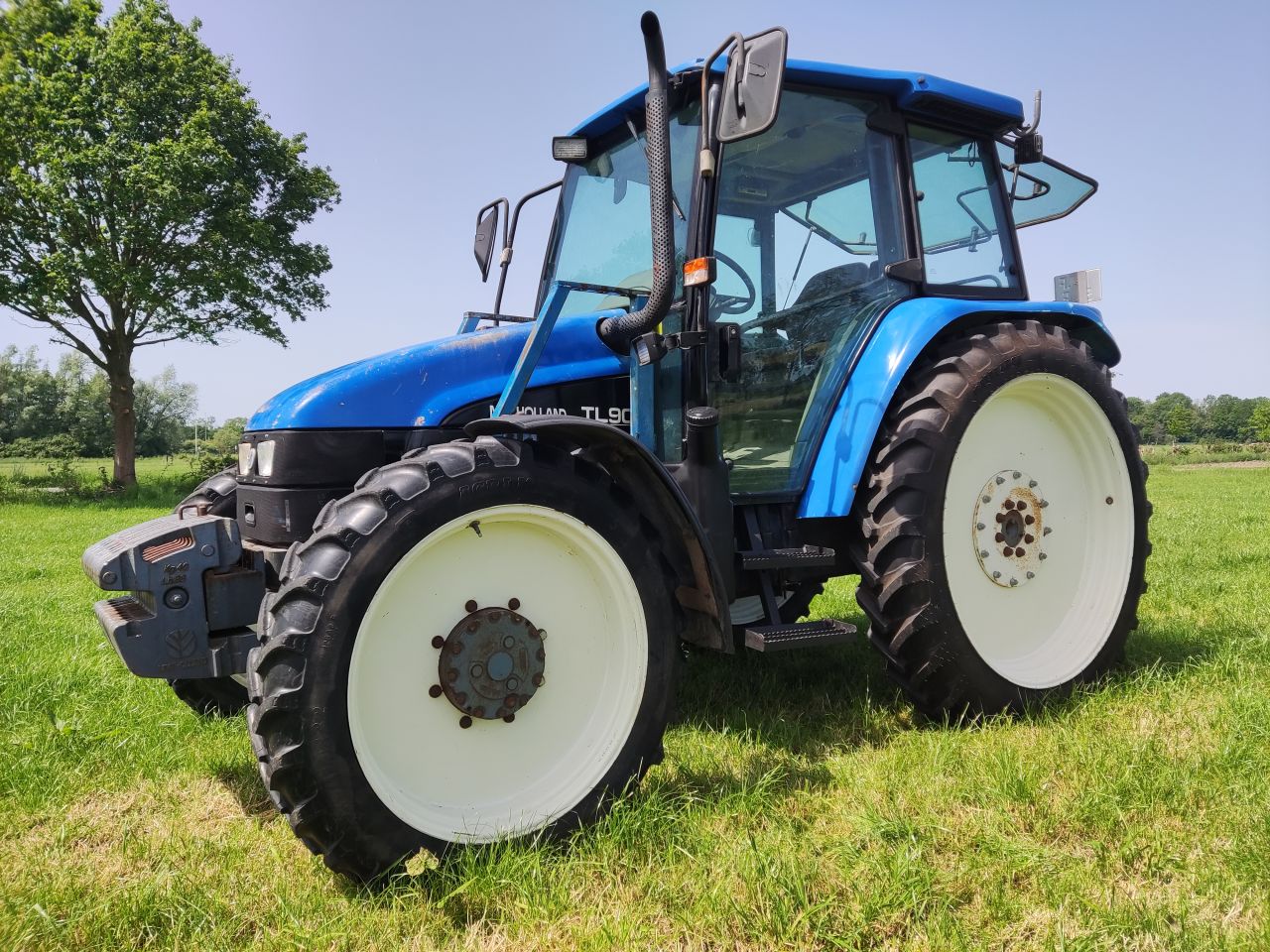 NEW HOLLAND tractor (type TL90, 90 pk, 5.768 uur, 4WD,)