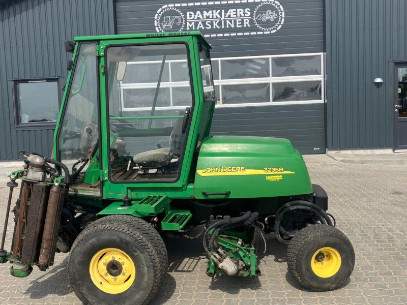 John Deere 3235B 3235B 4 WD servo kun 1740 timer.