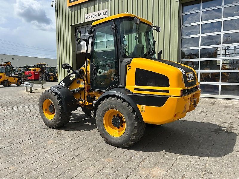 JCB 409
