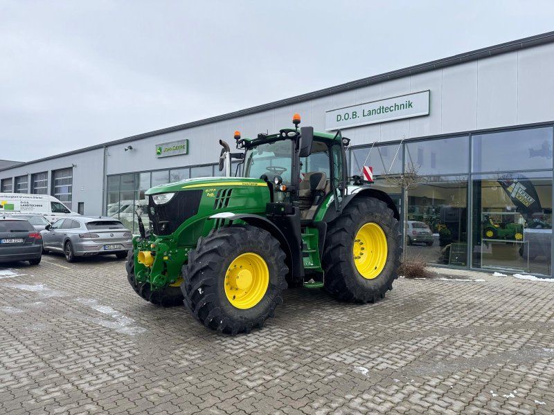 John Deere 6215R