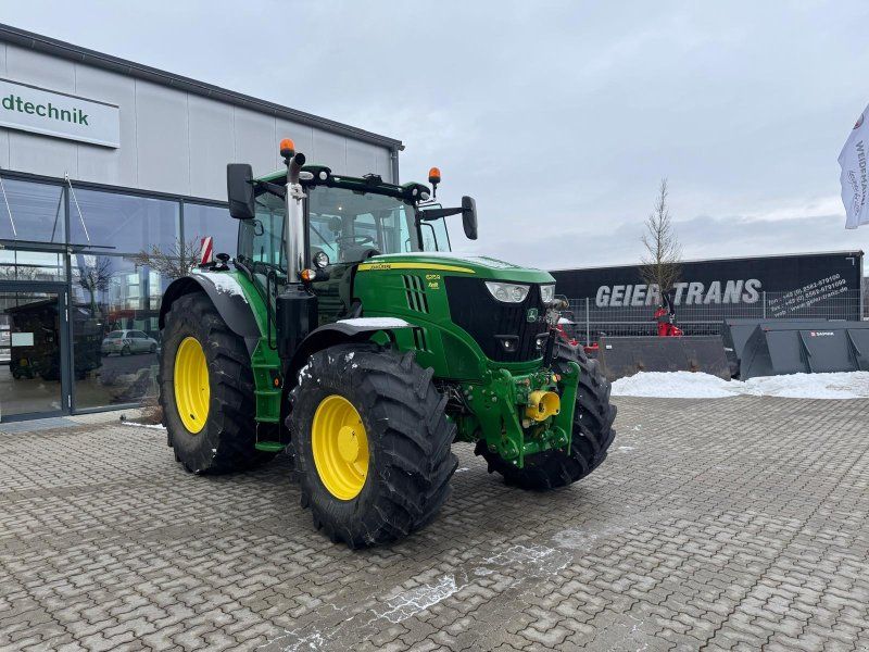 John Deere 6215R