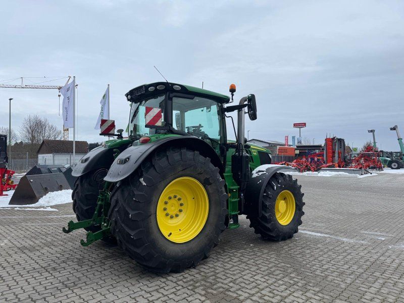 John Deere 6215R