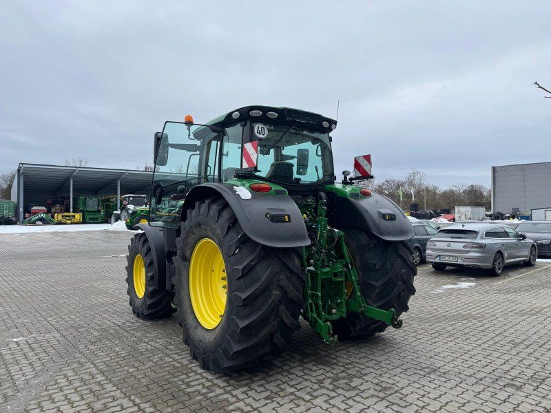 John Deere 6215R