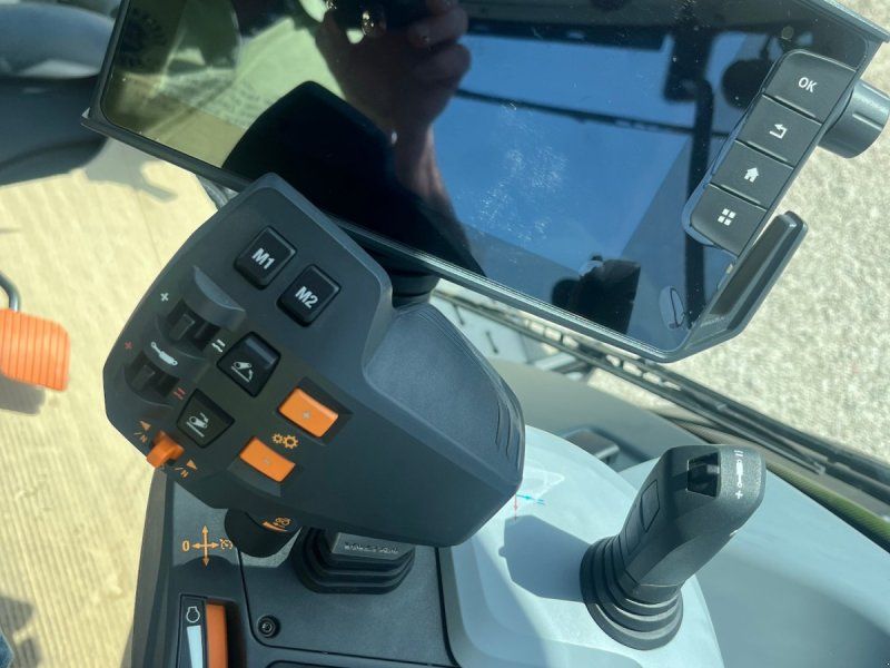 Valtra T215 D Forst mit Rüfa und Forstkabine