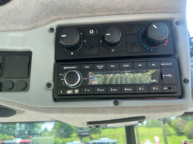 Valtra T215 D Forst mit Rüfa und Forstkabine
