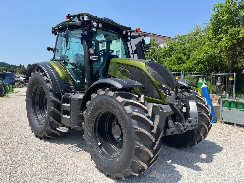 Valtra N 175 D Forst mit Rüfa und Forstkabine
