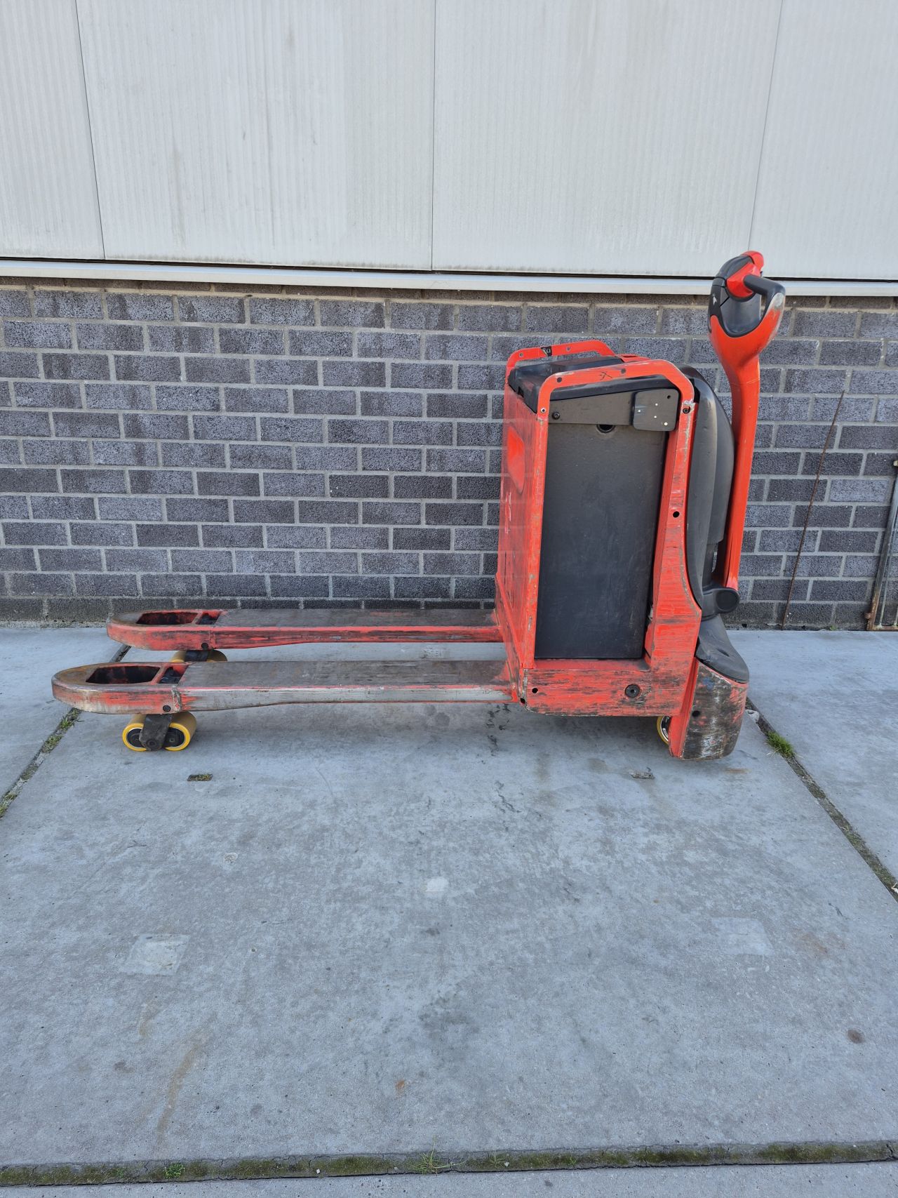 Linde T18 bj 2022 3895 uur accu bj 2024 nieuwe wielen