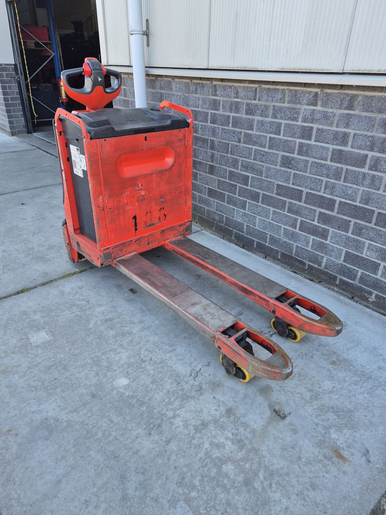 Linde T18 bj 2022 3895 uur accu bj 2024 nieuwe wielen