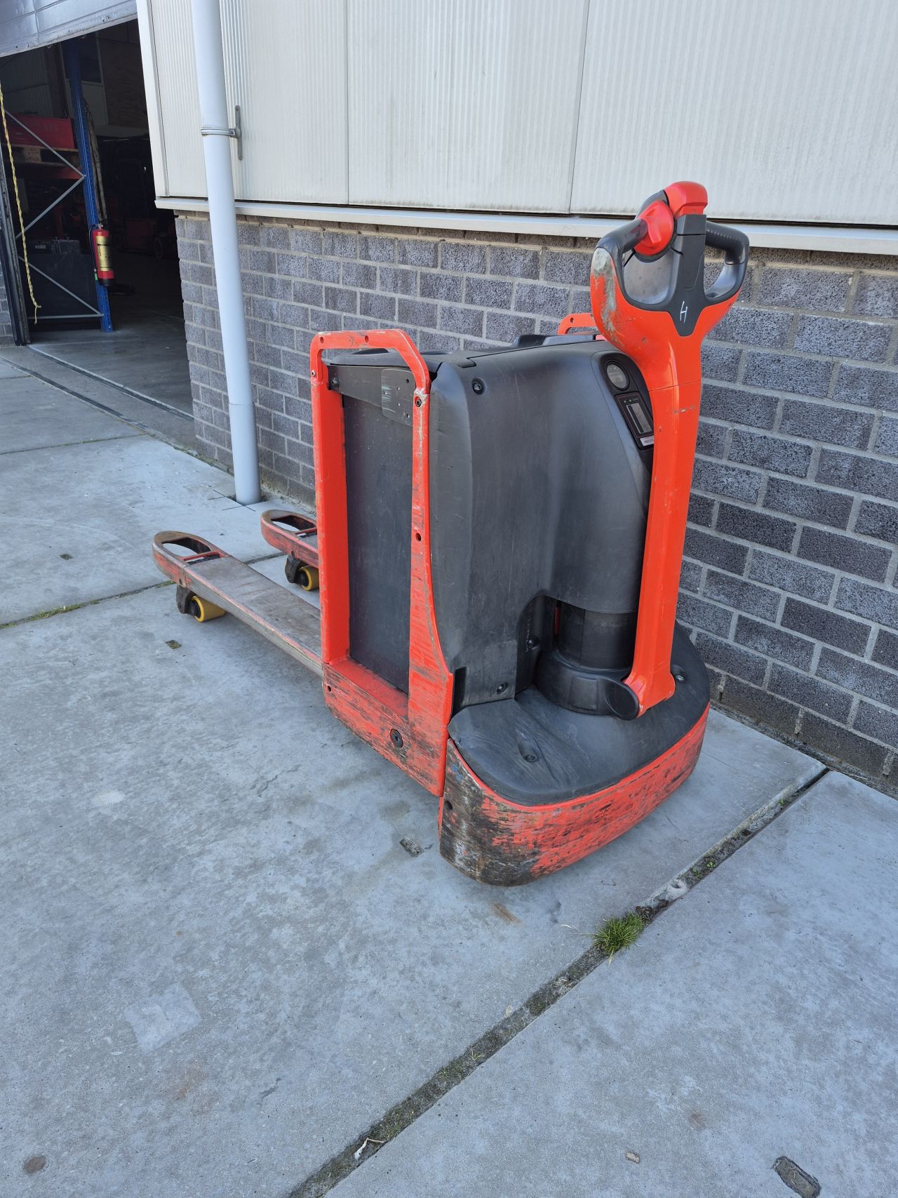 Linde T18 bj 2022 3895 uur accu bj 2024 nieuwe wielen