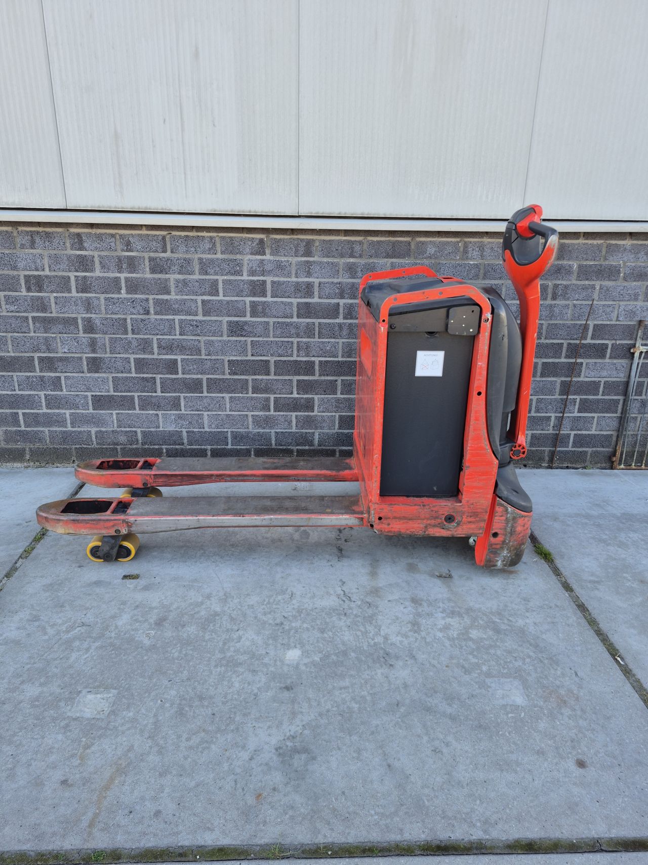 Linde T18 bj 2022 3341 uur accu bj 2025 nieuwe wielen