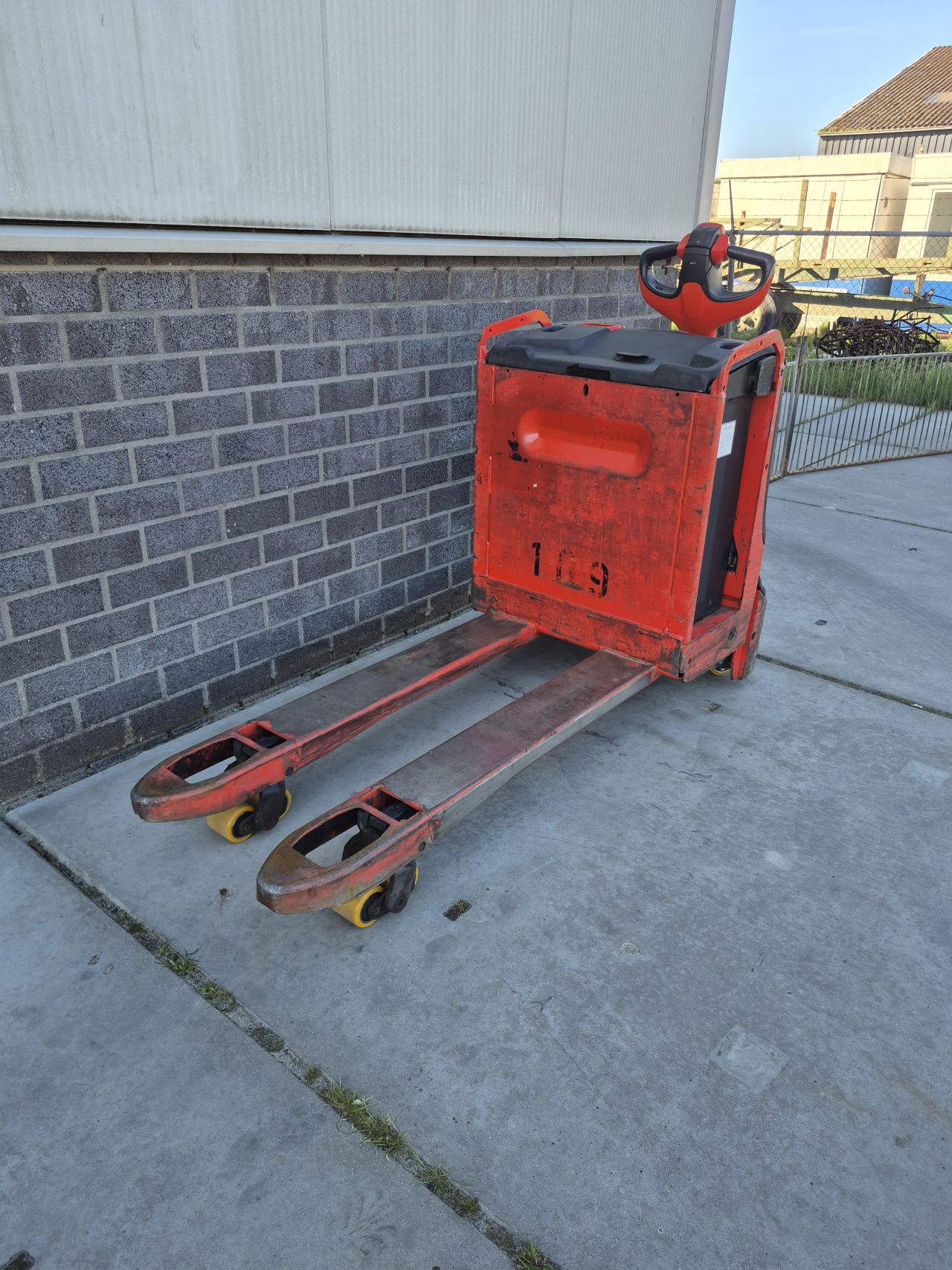 Linde T18 bj 2022 3341 uur accu bj 2025 nieuwe wielen