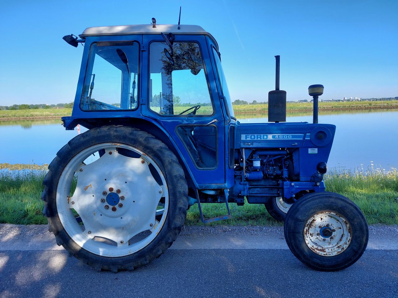 Ford 4600 met stuurbekrachtiging