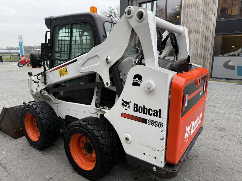 Bobcat S570 skidsteer