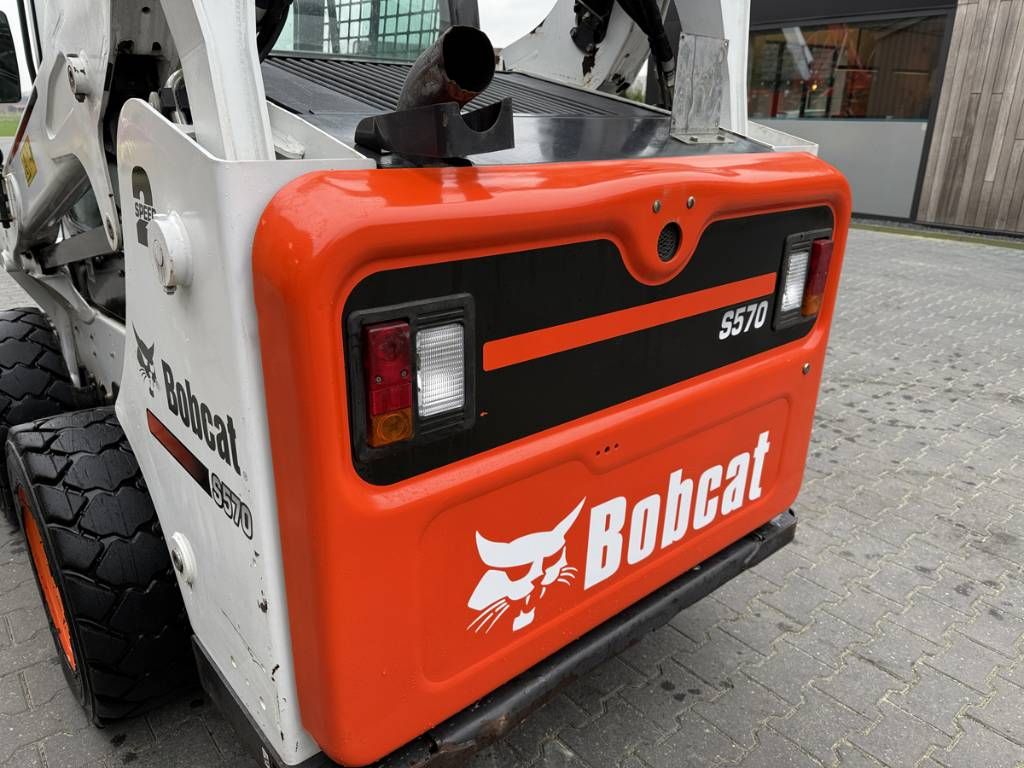 Bobcat S570 skidsteer