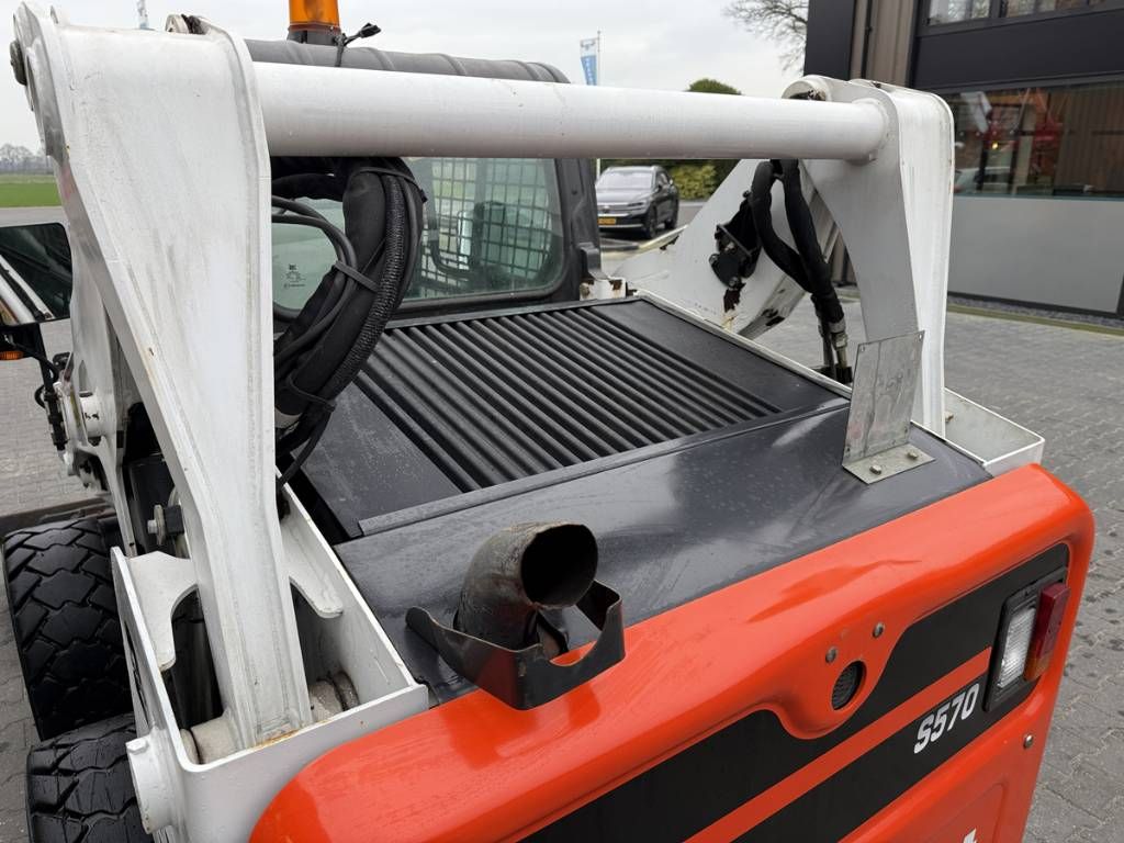 Bobcat S570 skidsteer