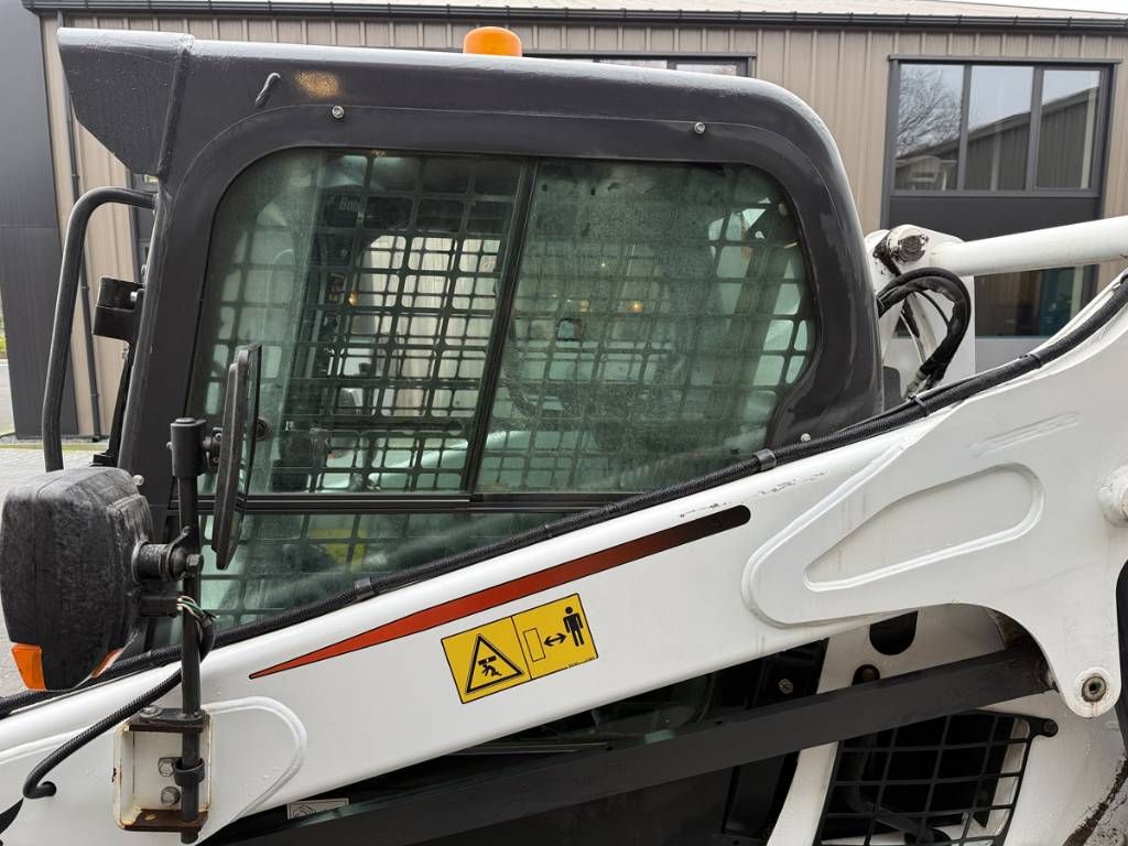 Bobcat S570 skidsteer