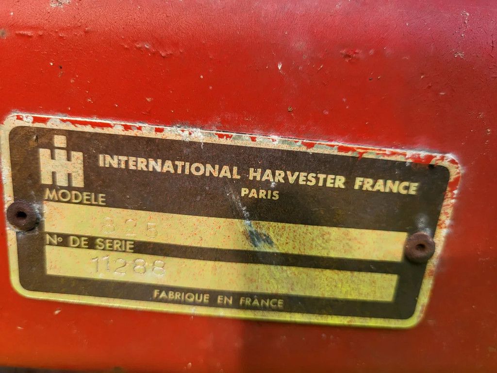 International 953 combine