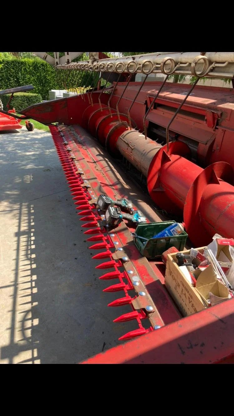 International 953 combine