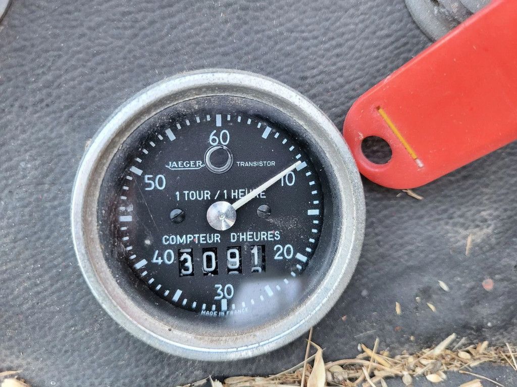 International 953 combine