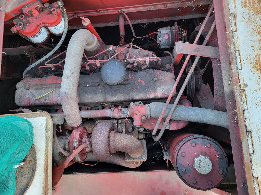 International 953 combine