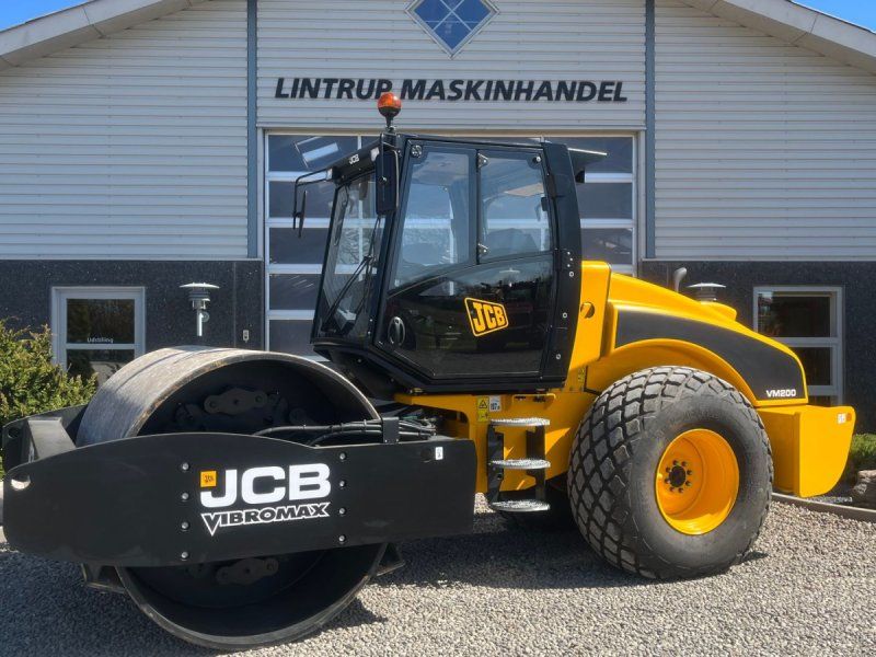 JCB Brand NEW and UN Vibromax.