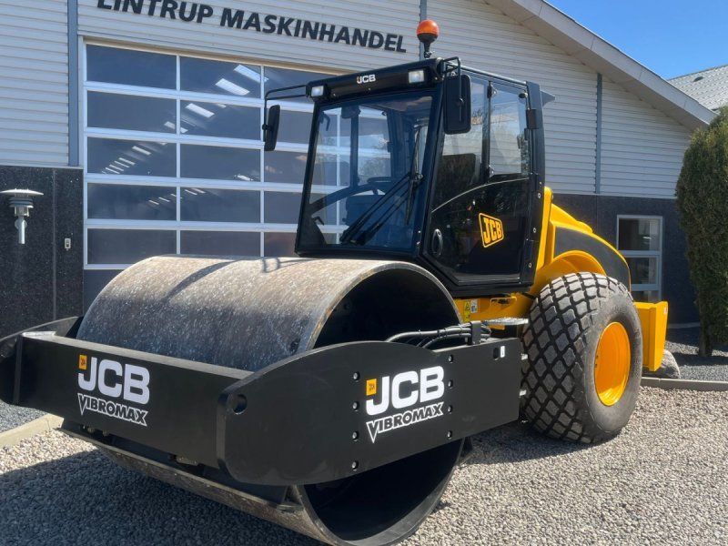 JCB Brand NEW and UN Vibromax.