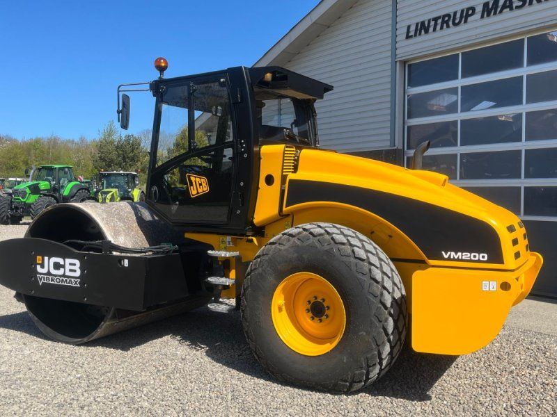 JCB Brand NEW and UN Vibromax.