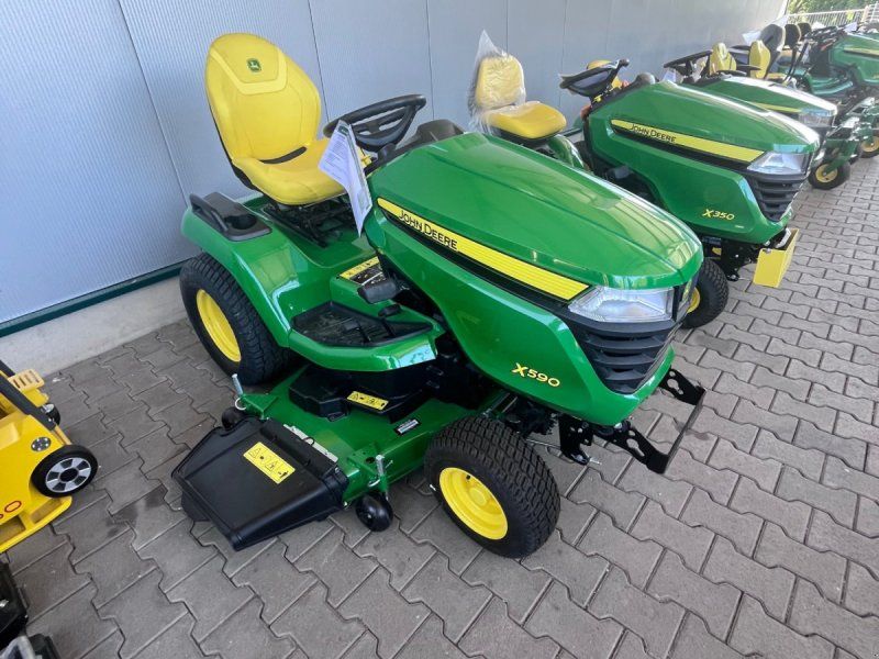 John Deere X 590