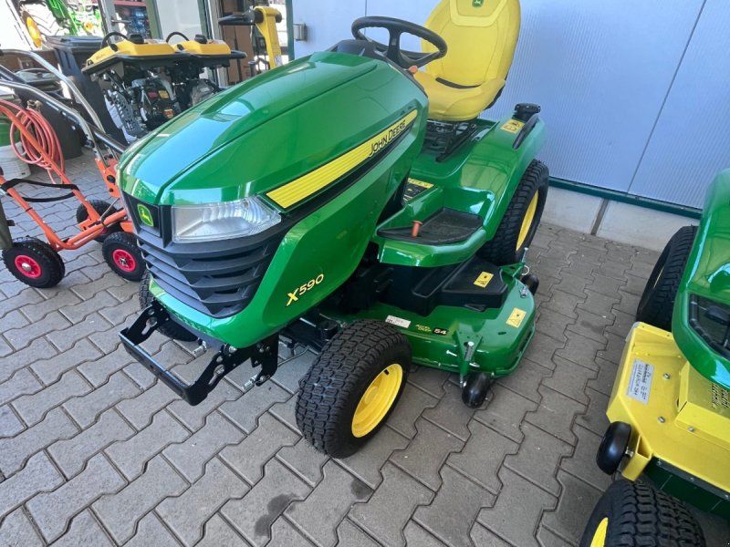 John Deere X 590