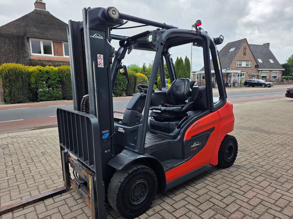 Linde H25 Triplomast diesel heftruck