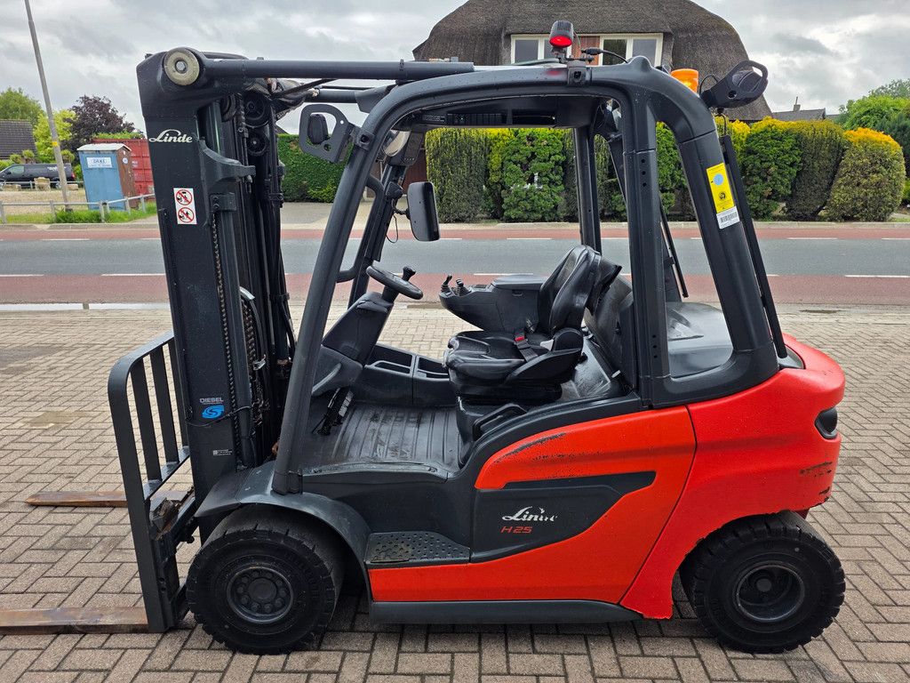 Linde H25 Triplomast diesel heftruck