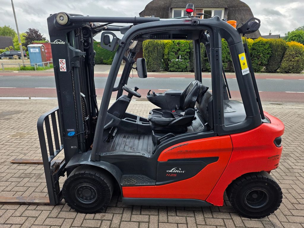 Linde H25 Triplomast diesel heftruck