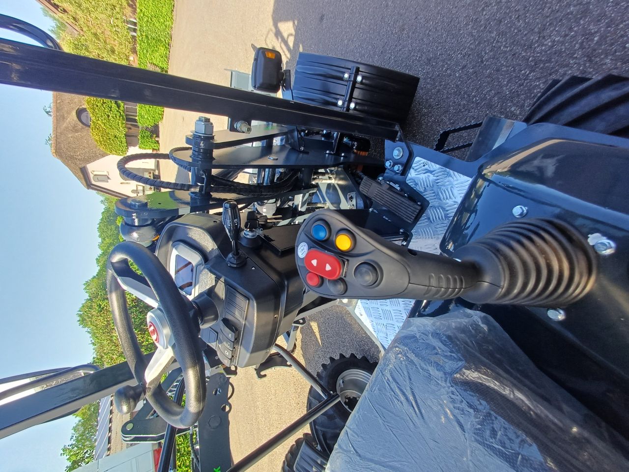 Mini shovel CMH 606 PowerDijk