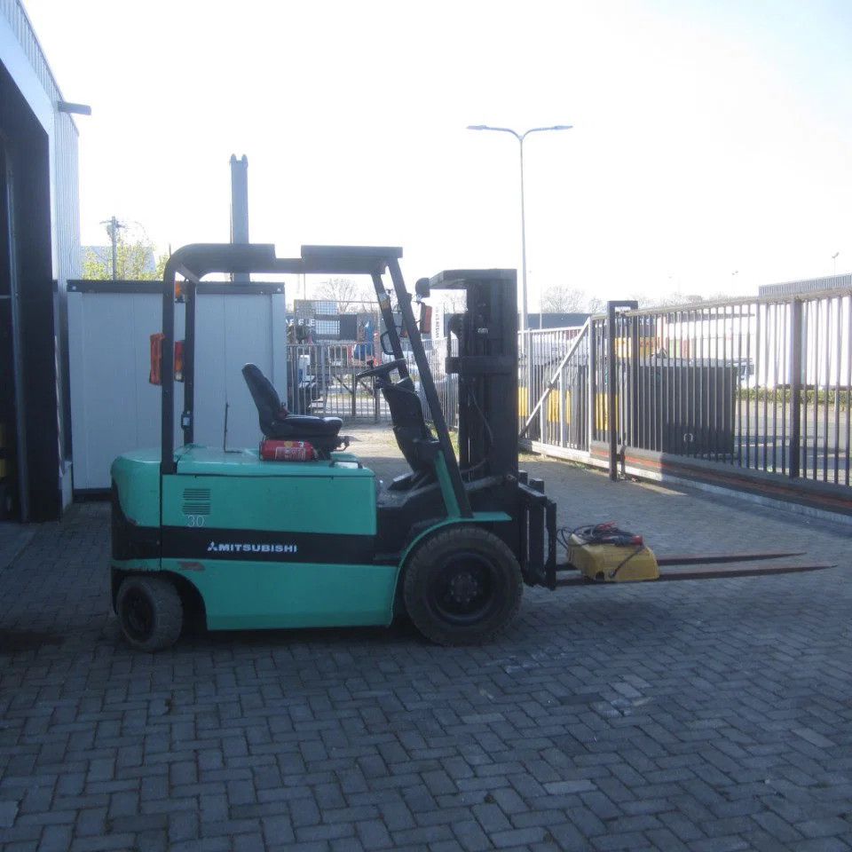 Mitsubishi Heftruck FB30K, elek., triplex, side shift, HH 4.70 mtr.
