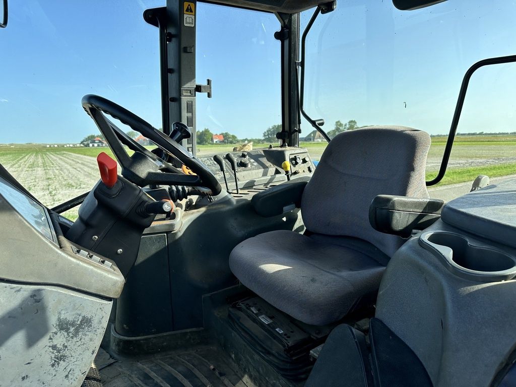 New Holland TM 140