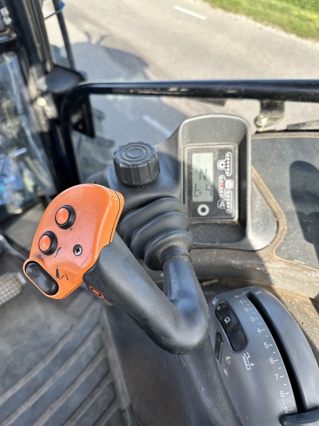 New Holland TM 140