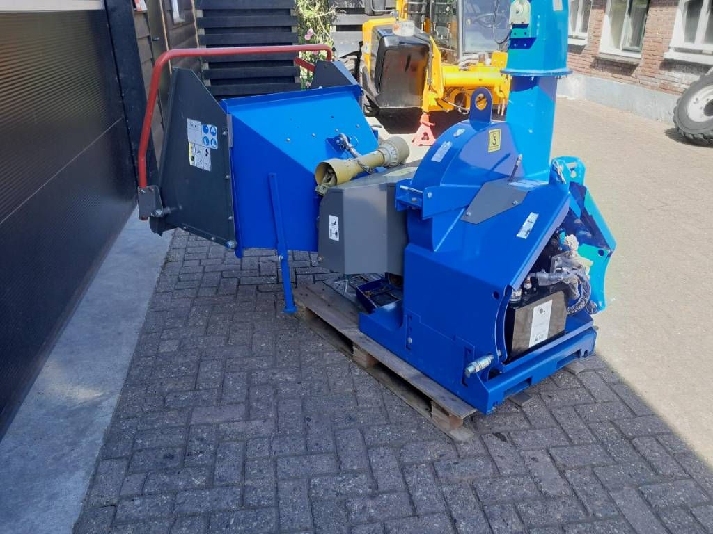 Houtversnipperaar BX 52R met hydro invoer voor minitrekker 10CM