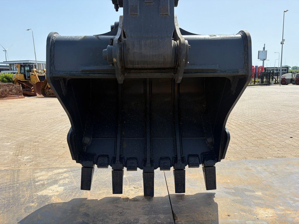 Hyundai R215L