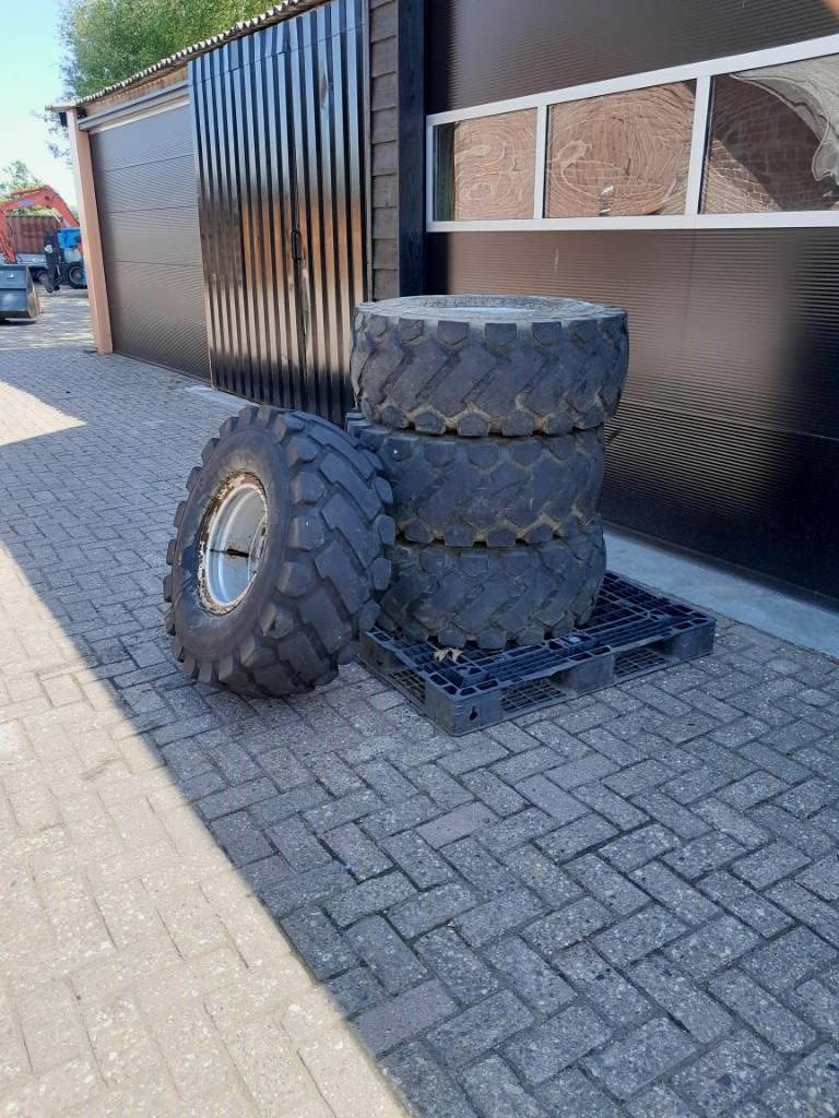 Banden set wielen 23.5/70R16 23.5/70-16