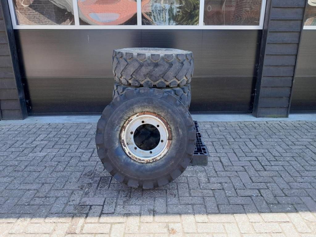 Banden set wielen 23.5/70R16 23.5/70-16