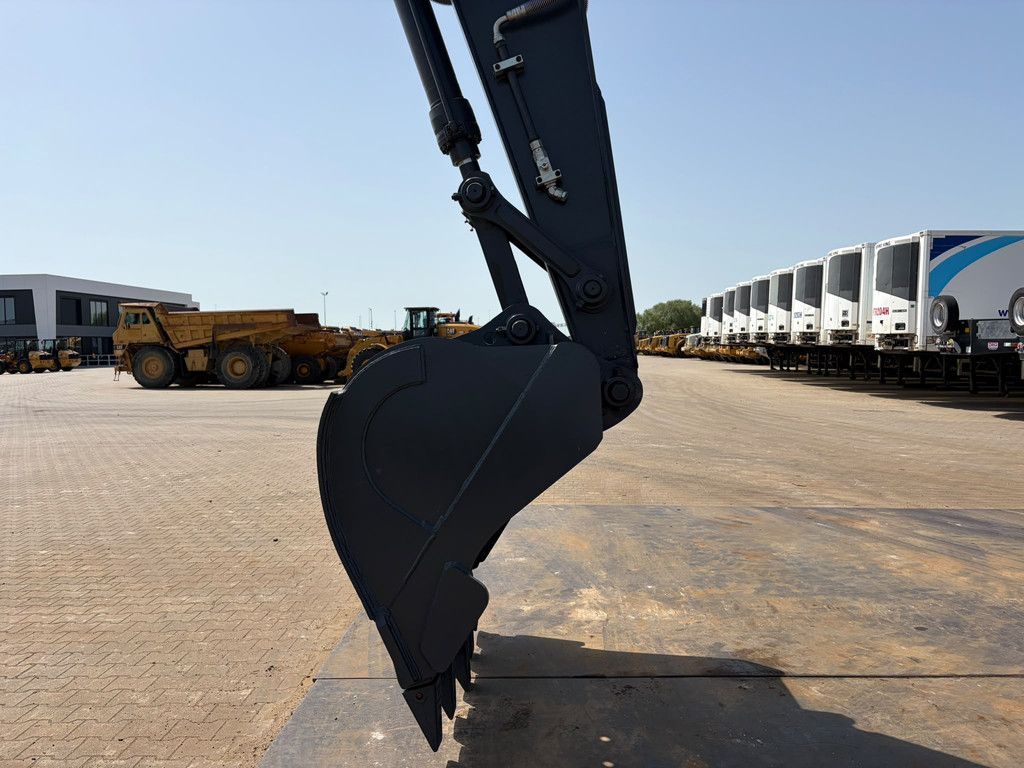 Hyundai R215L