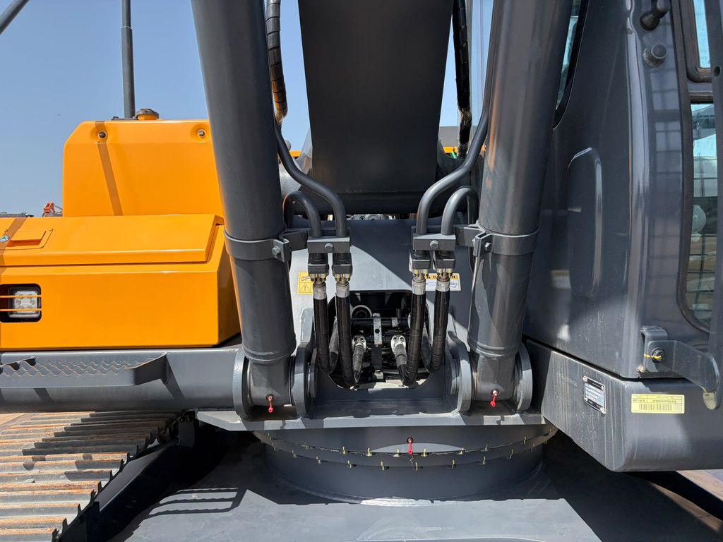 Hyundai R215L