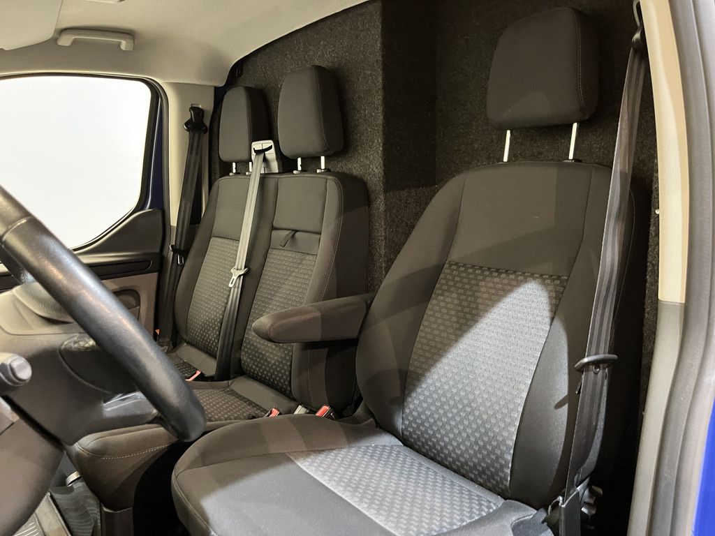 Ford Transit Custom 280 2.0 TDCI L1H1 Trend 130 PK Automaat / Euro 6 / Schuifdeur L + R / Airco / CarPlay / Cruise Control Adap. / Trekhaak / Navigatie / 3-Zits