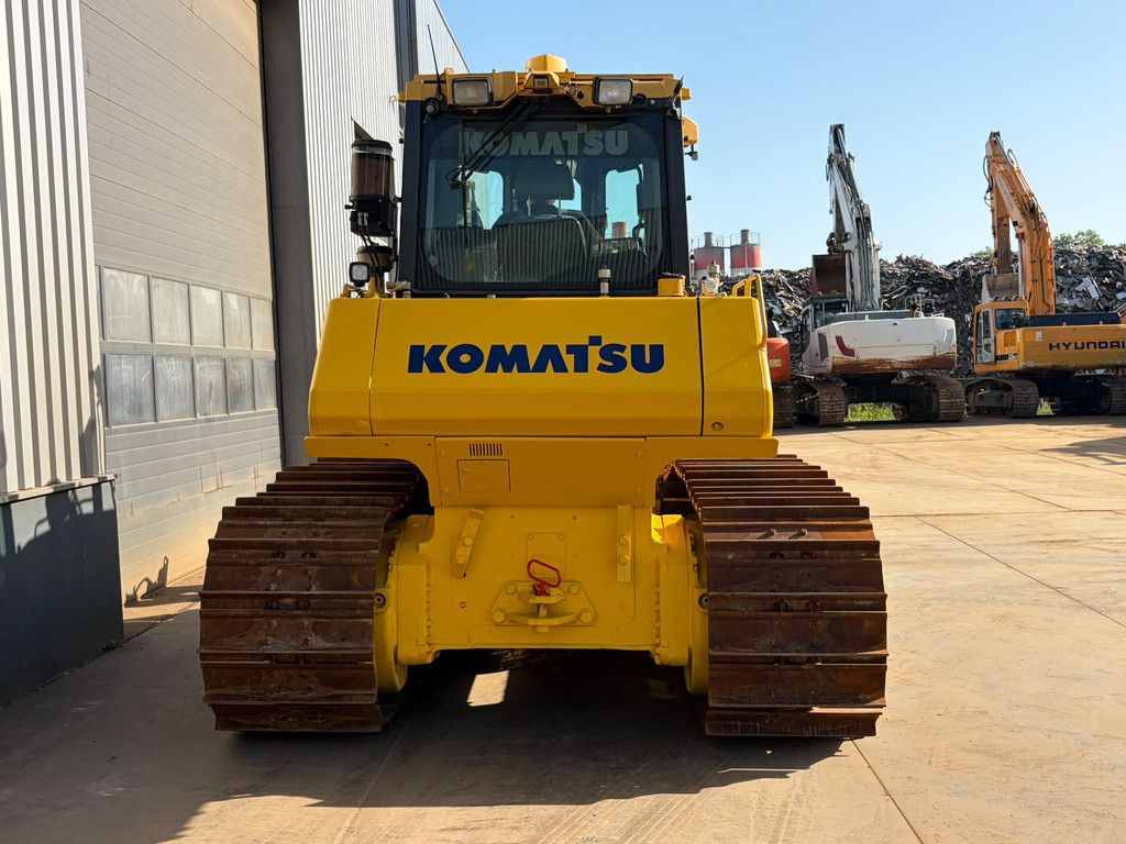 Komatsu D65PXi-18