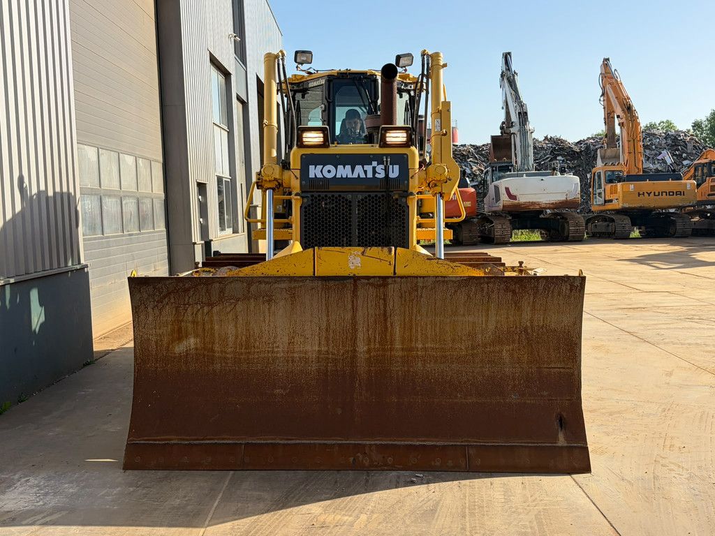 Komatsu D65PXi-18